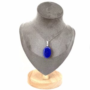 Oval Shape Pendant – Elegant Everyday Wear